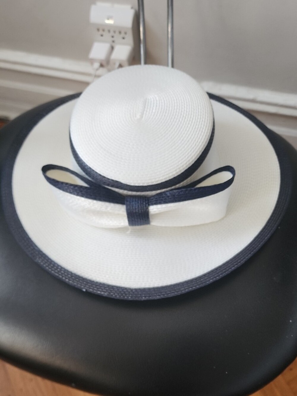 Classic White Straw Sun Hat with Black Trim and Bow. New Without Tag - Picture 12 of 14